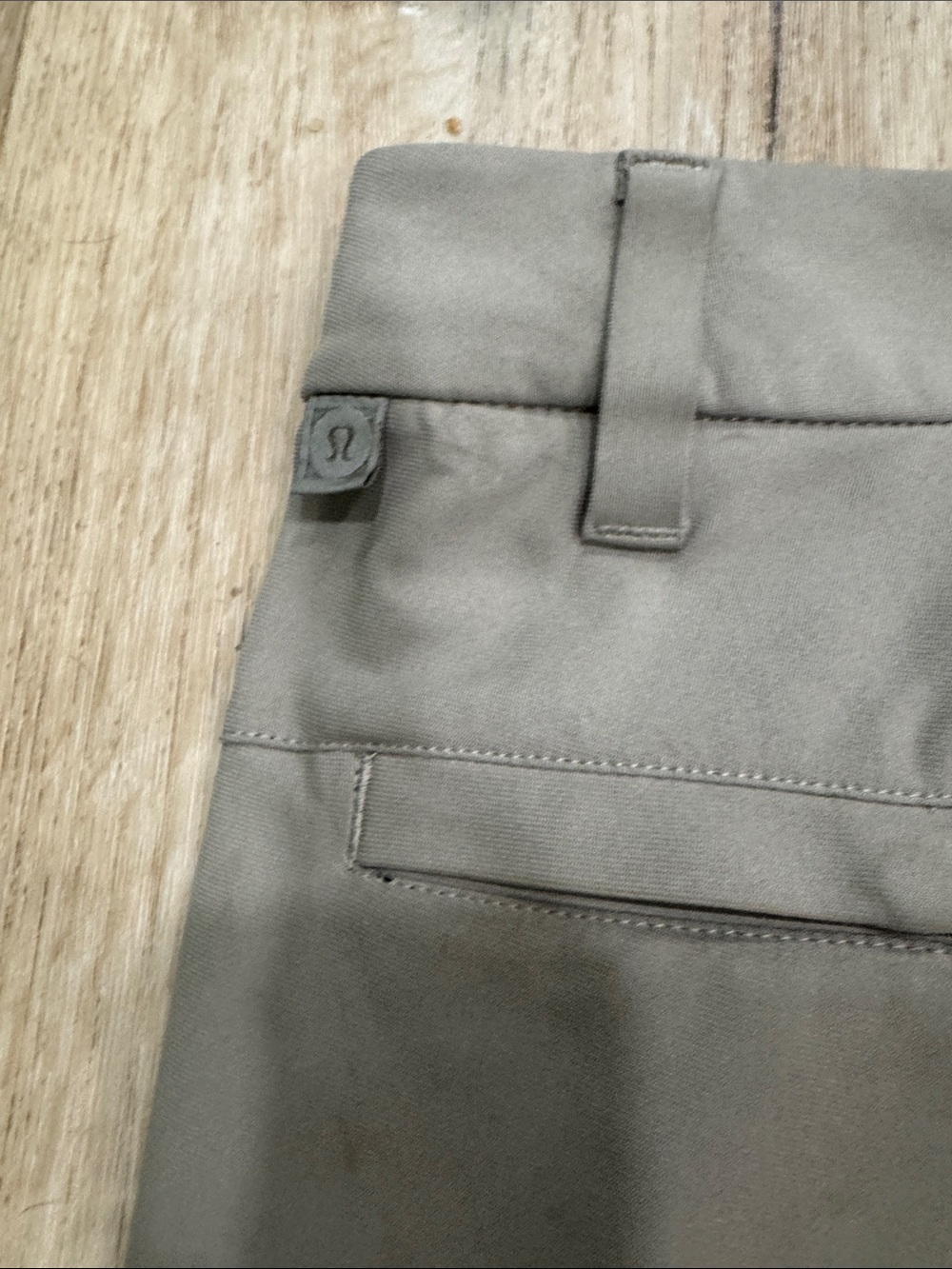 Lululemon Men's Beige Performance Shorts - Picture 5 of 6